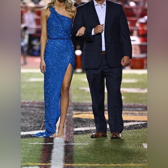 Sherri Hill Formal Dress - Picture 1 of 8